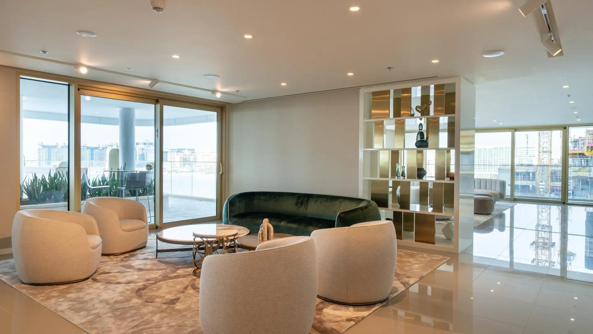 Homes & Beyond I Pristine 2Br With Waterfront View Dubai
