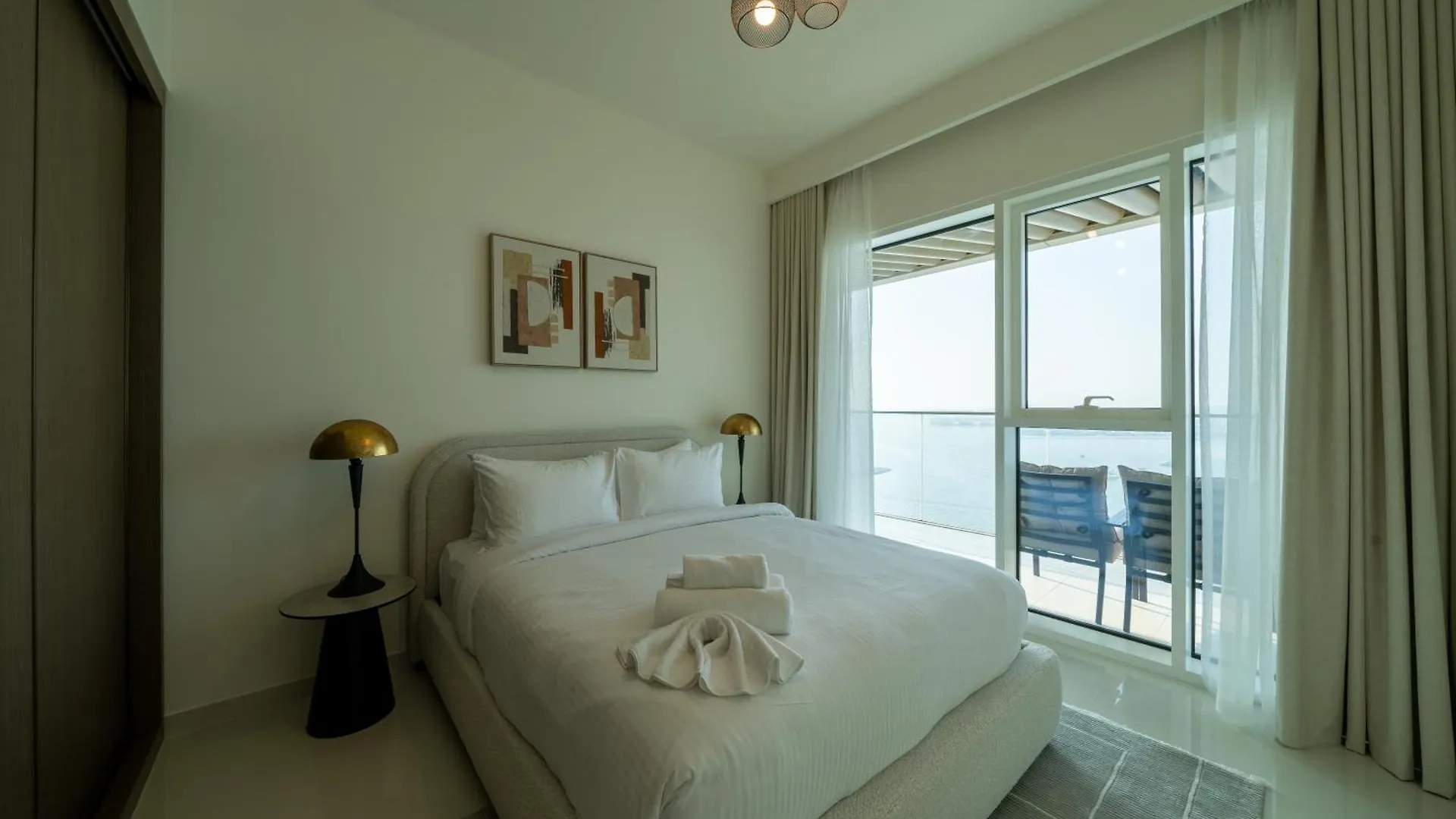 Homes & Beyond I Pristine 2Br With Waterfront View Dubai
