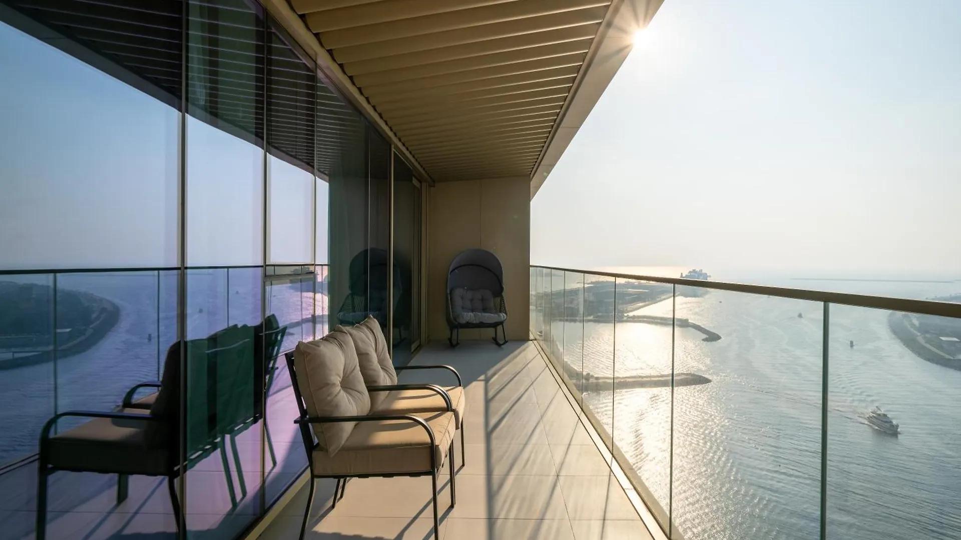 Homes & Beyond I Pristine 2Br With Waterfront View Dubai