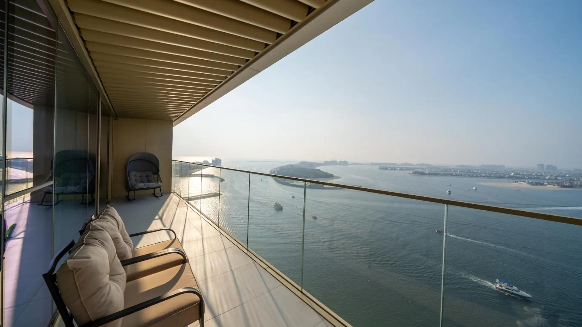 Homes & Beyond I Pristine 2Br With Waterfront View Dubai 0*,
